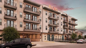 Stylish Downtown Austin Suites with Gym and Pool Access